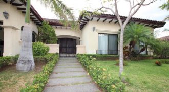 Spacious House For Sale in Santa Ana