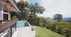 Large House With Infinity Pool in Uvita