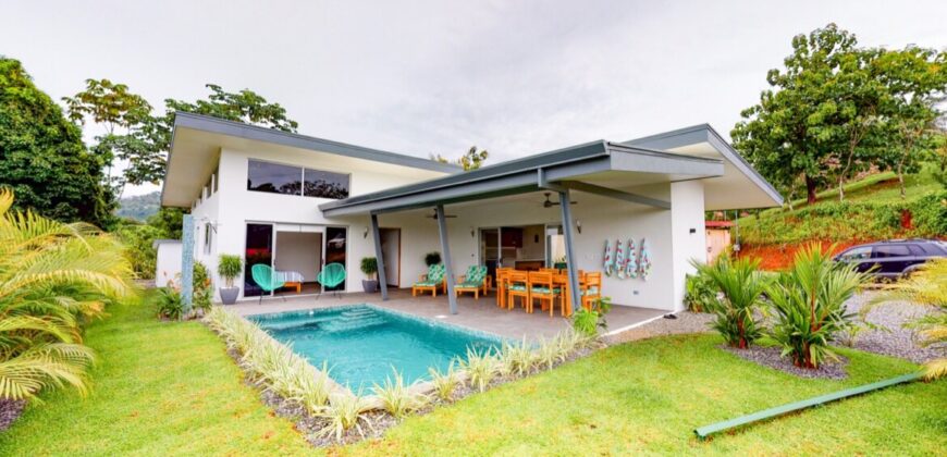 Ocean and Mountain View Home in Uvita