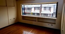 202m2 University Building in Barrio La Granja Sale-