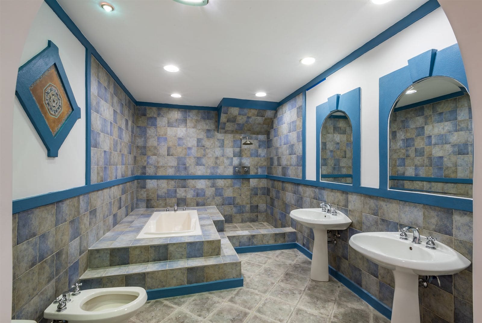 Main bathroom with double sinks and tub