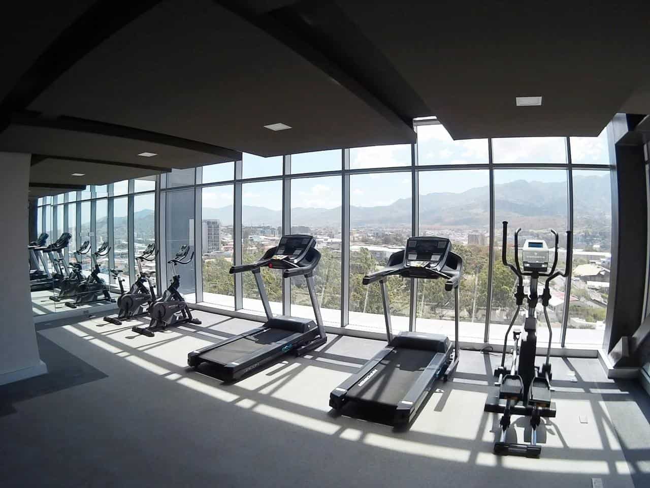 Gym with city and mountain views, Q-BO Rohrmoser