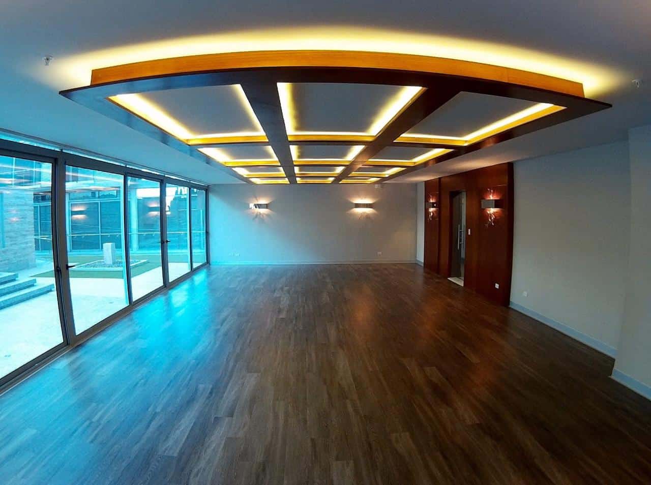 Event room with wood floors, Q-BO